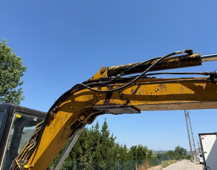 CATERPILLAR  304 **MINI EXCAVATOR**